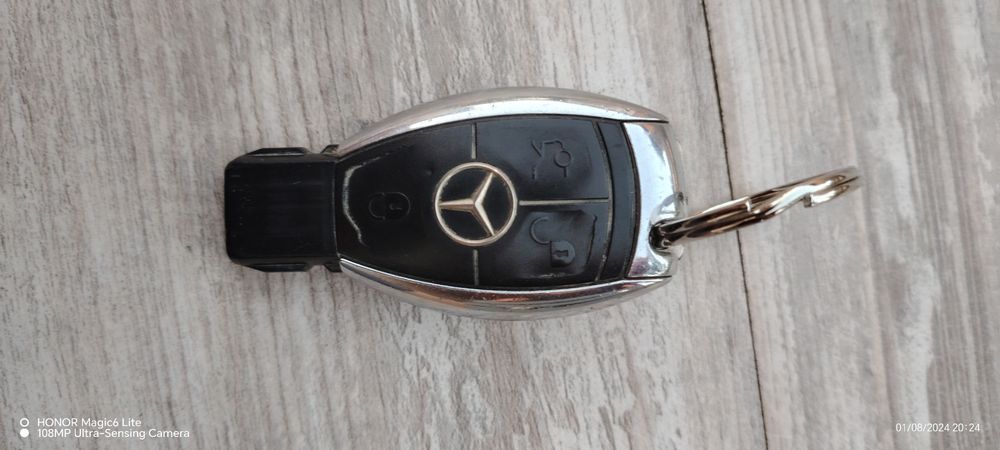 Продавам оригинален ключ от Мерцедес W211