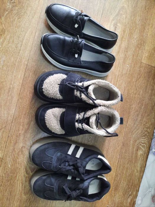 Обувь на девочку разная