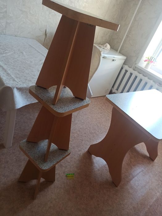 Кухонный стол и стулья