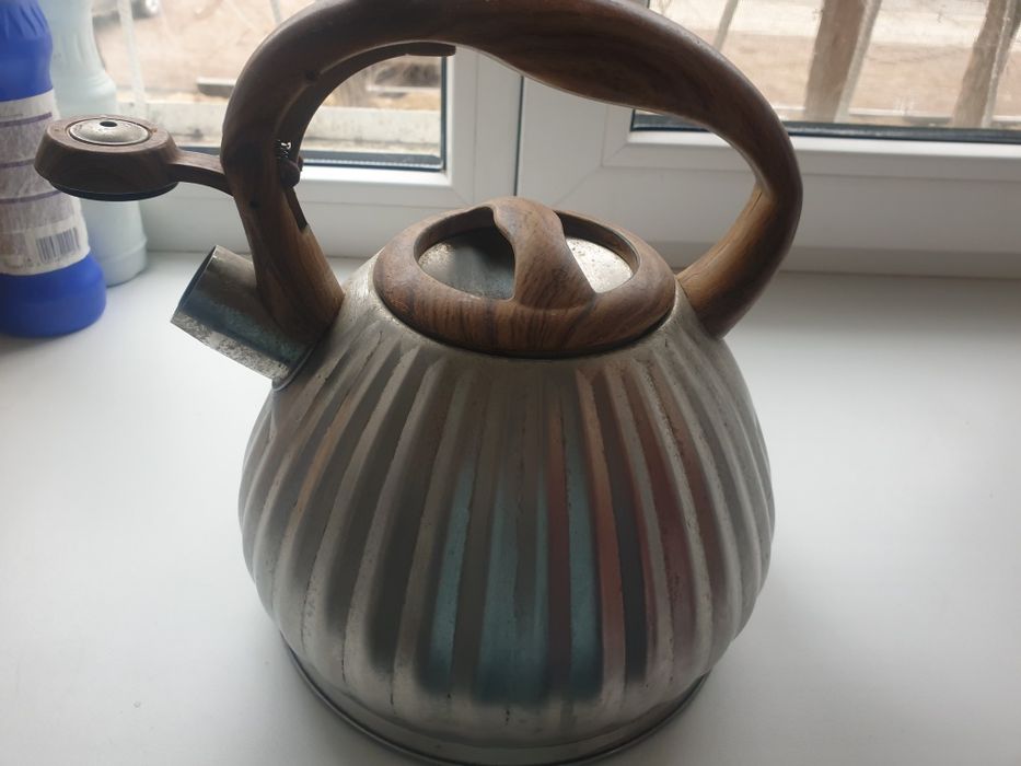 Продаю чайник 2,5 литра объём