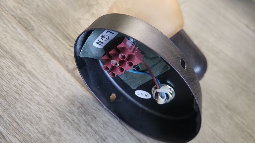 Малък плафон за стена