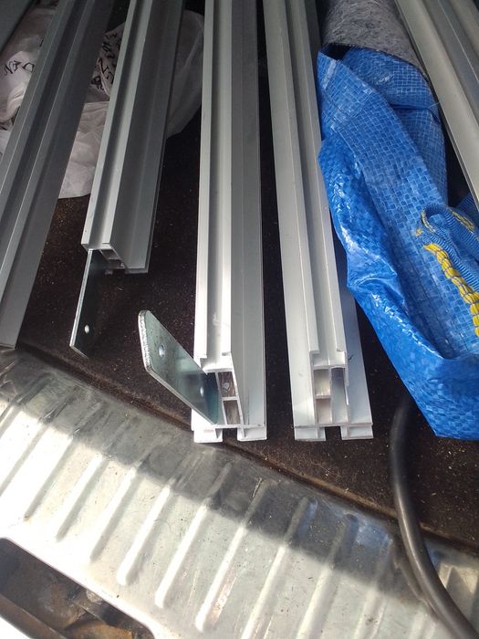 Vând profilele aluminiu