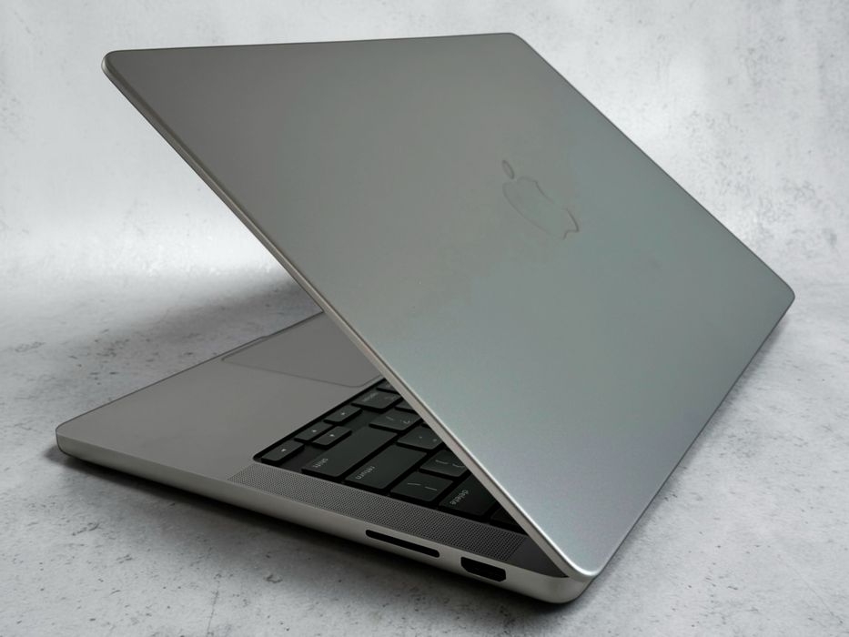 Apple MacBook Pro 14" M3 8RAM 1TB Space Gray 55 ЗАРЯДА Гаранция!