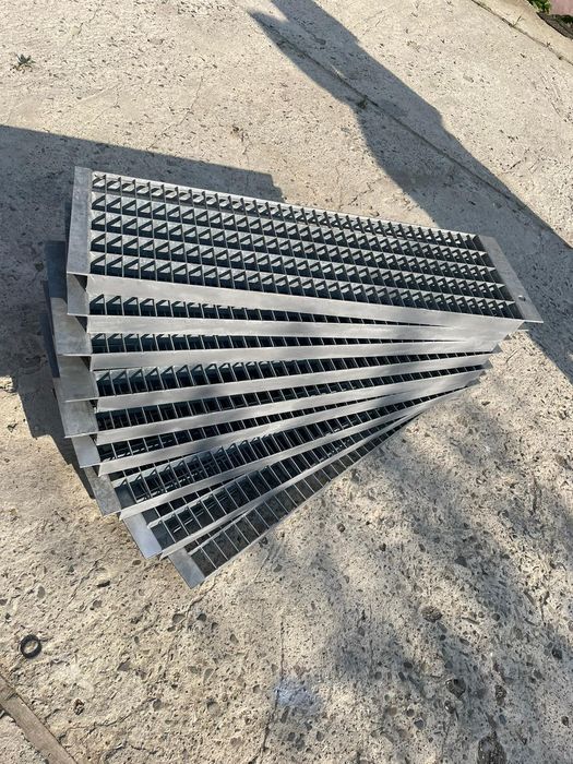 Trepte zincate galvanizate