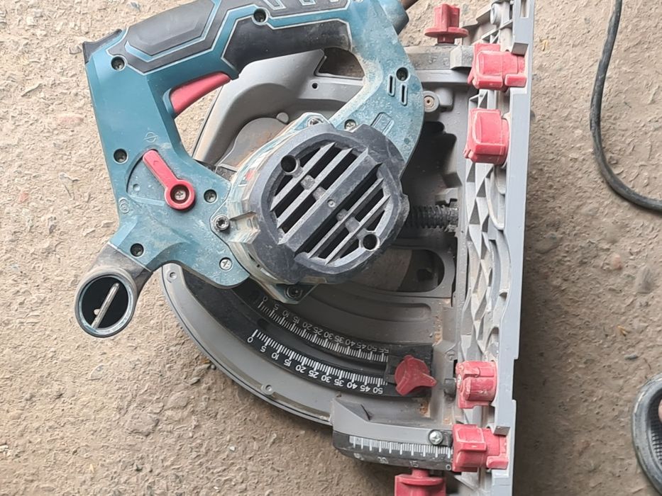 Дисковая пила , пчёлка.