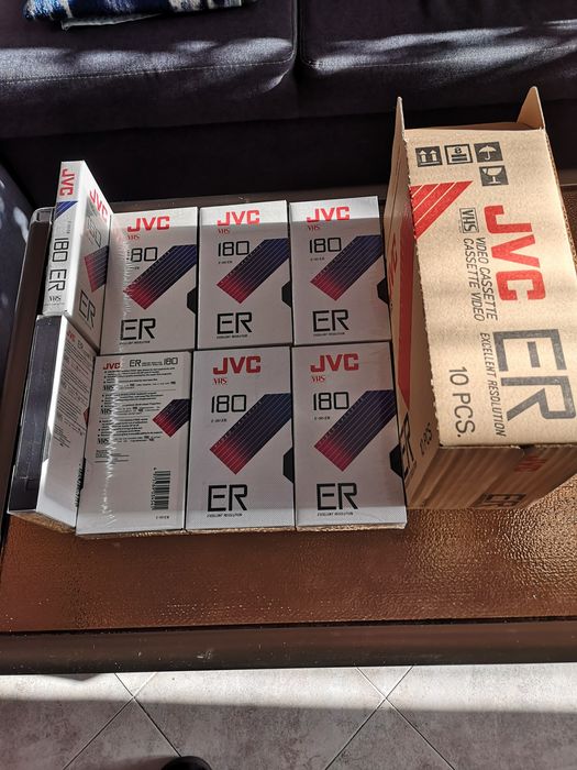 Нови видео касети VHS, VHS C и Hi8