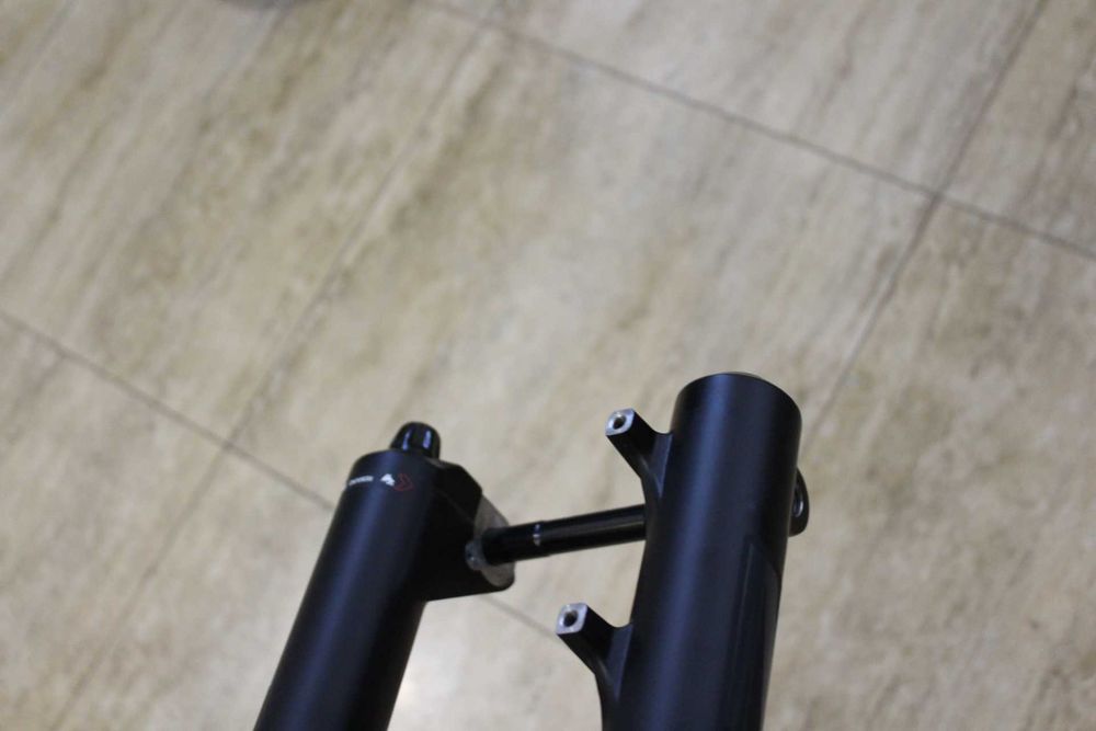 furca suspensie RockShox Zeb Select RC 29 170mm Boost Tapered Charger