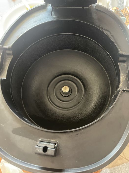 Продавам мультикукър - тенджера