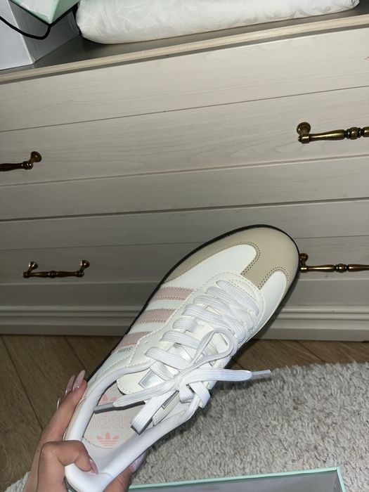 Adidas кроссовки