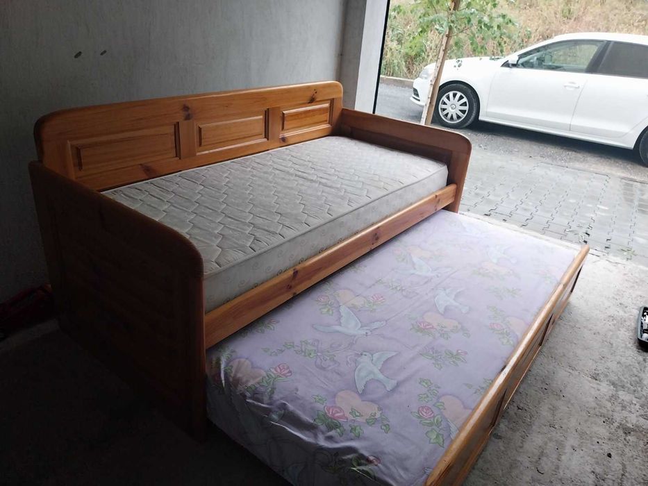 Легло тип сандвич от масивно дърво