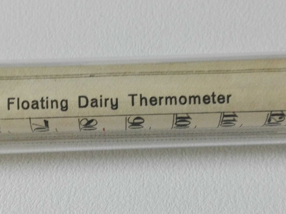 Лот динозаври ( Джурасик парк)  и професионален термометър за мляко.