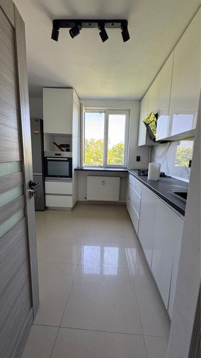 Apartament 3 camere 450 m metrou