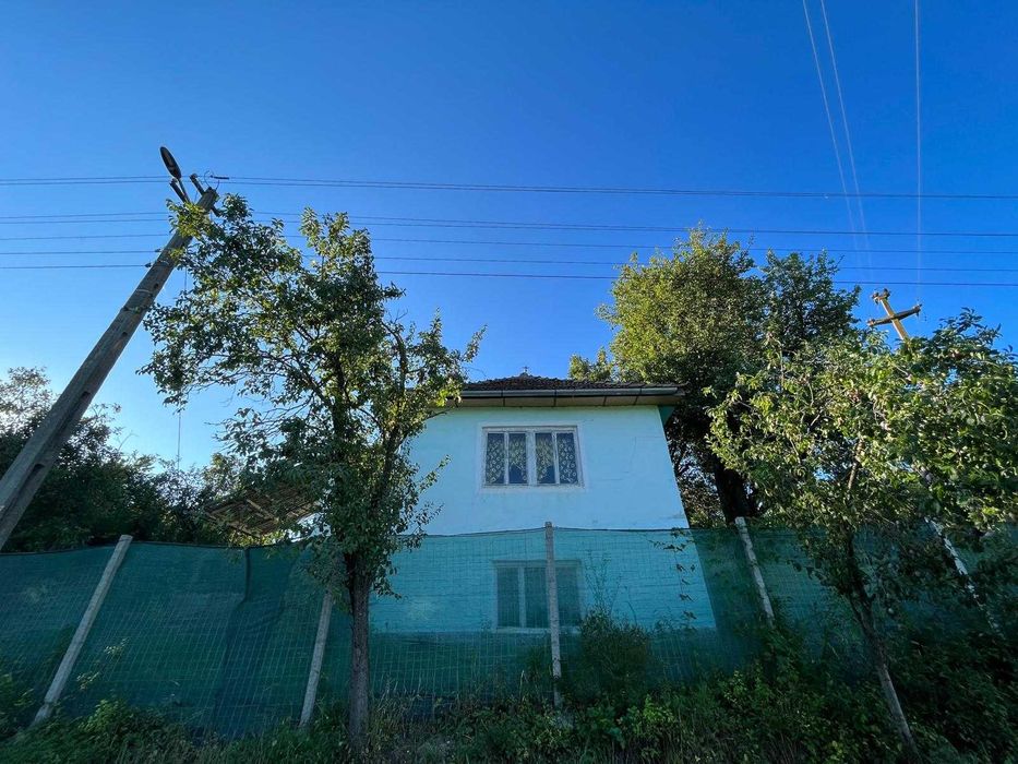 Casa cu Teren Extins – Liniște, Natură și Spațiu Generos