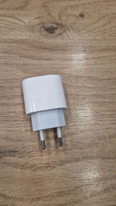 IPhone 14 Pro + зарядно, външ. батерия и безж. зарядно