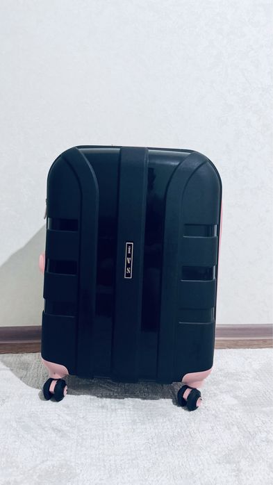 Чемодан на колесах, IVS размер M