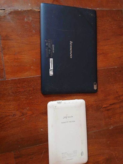 Vand 2 tablete perfect functioanle