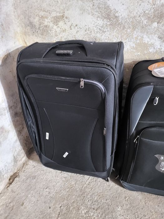 Черен  куфар голям