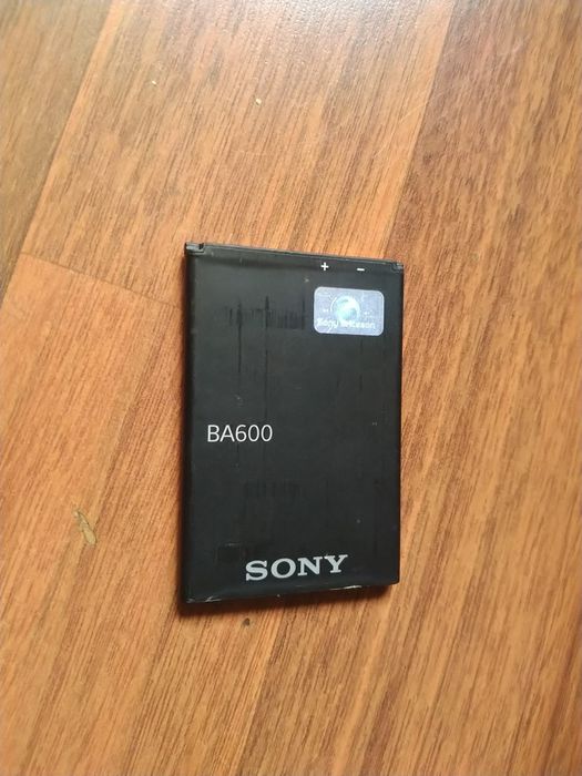 Vând acumulator pentru telefon mobil Sony Xperia U