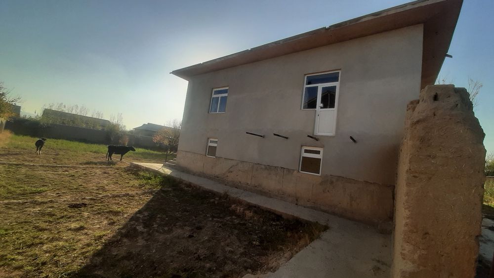 Уй сотилади квадирад майдони  20 сутик 2 этаж 2этаж 6хона  яшашга тайё