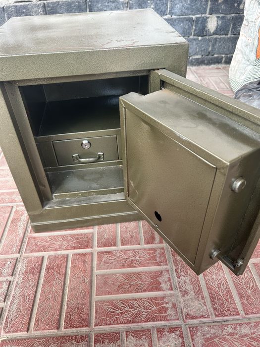 Продам сейф для дома или офиса