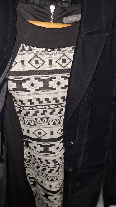 Дамско сако може да се комбинира с елегантни  и ежедневни дрехи