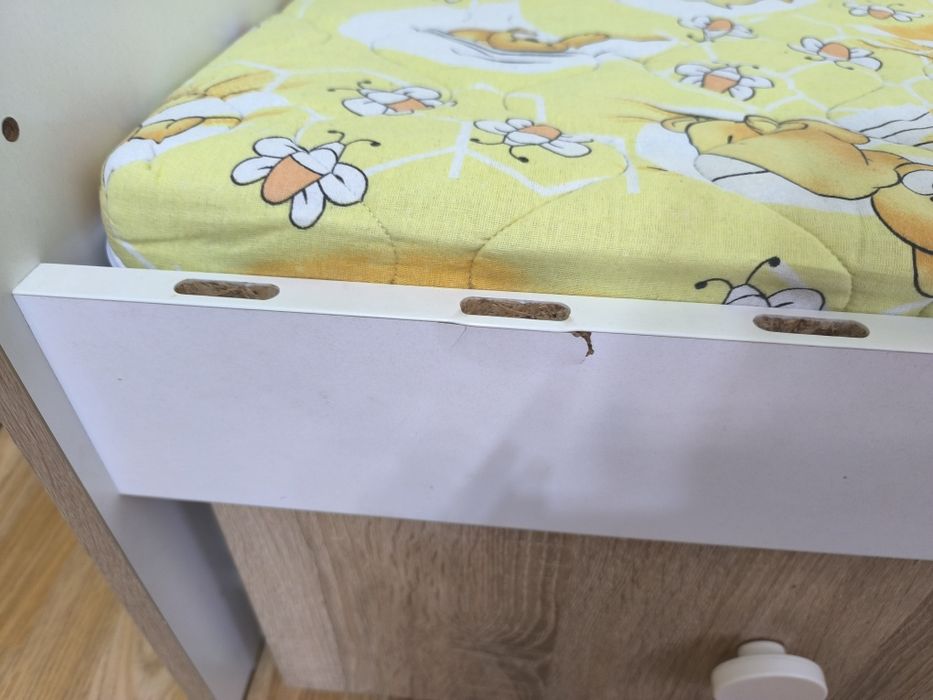 Продавам 2 бебешки дървени легла – отлично състояние!