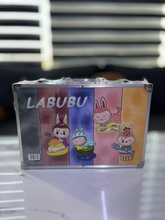 Nabor dlya risovaniaya . Boyoq nabor