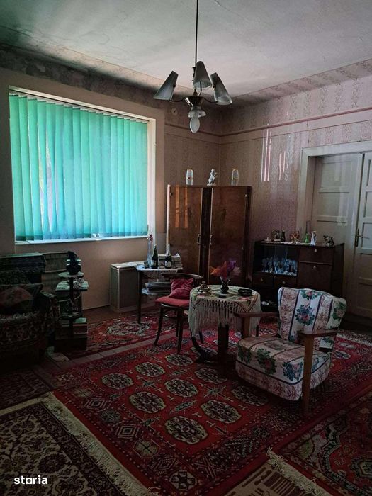 Casa de vanzare cu 2 camere , langa Liceul Economic , 110.000 euro neg