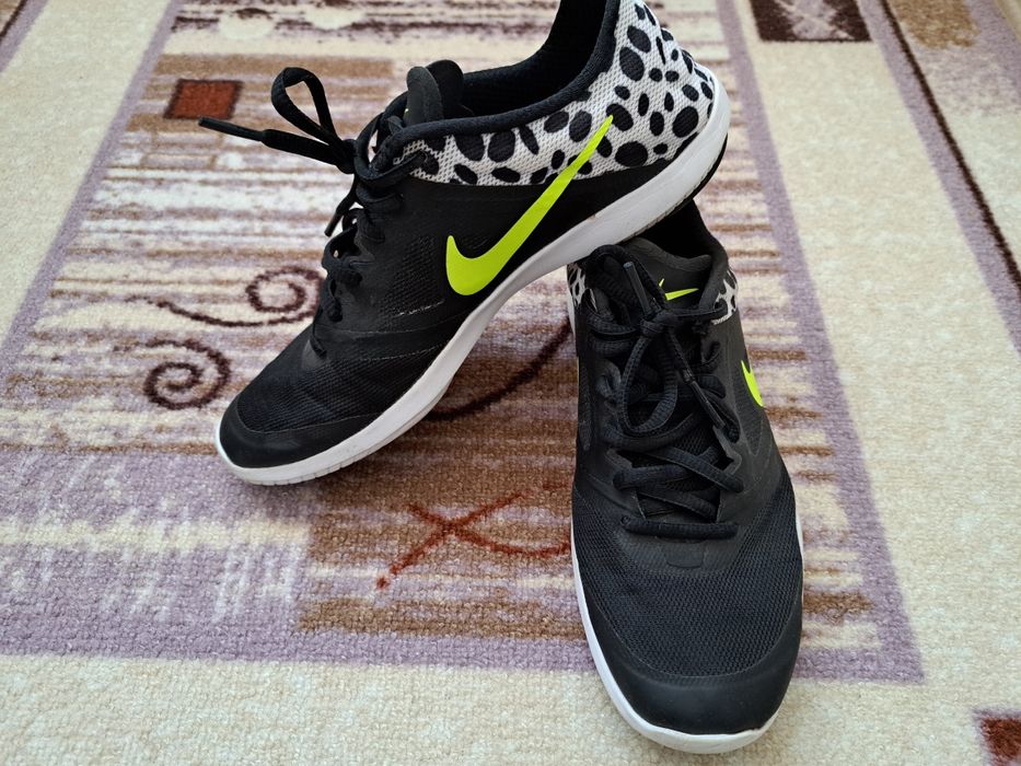 Дамски маратонки Nike
