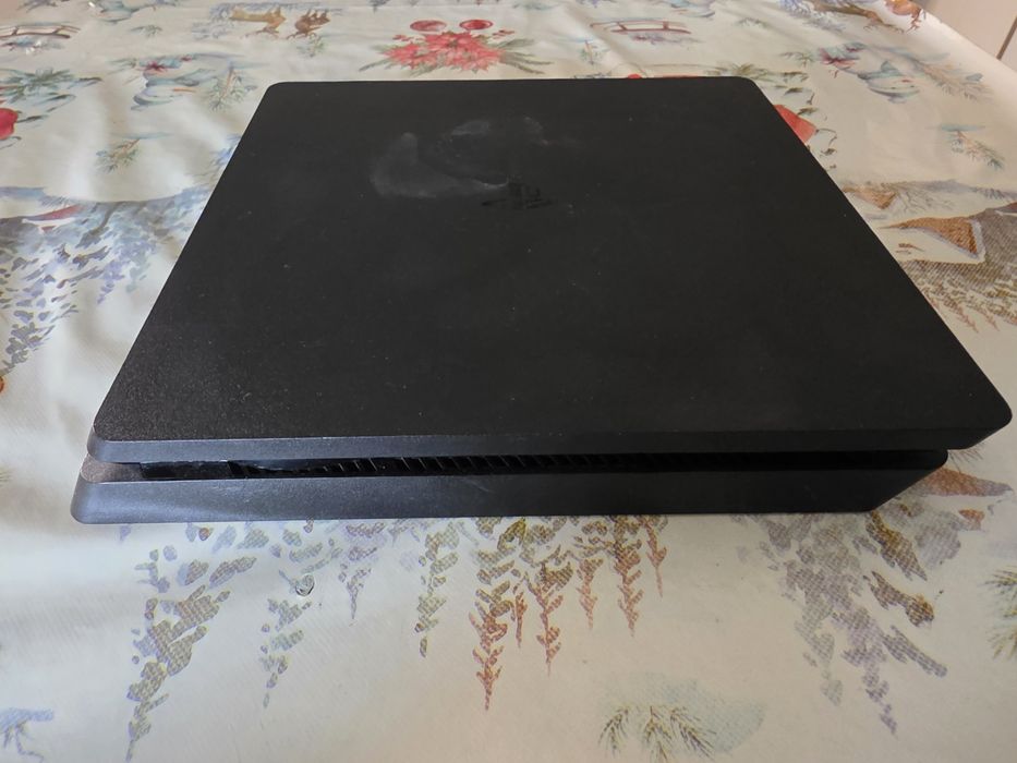 PlayStation 4 / PS4, 1TB, 2 джойстика, кутия