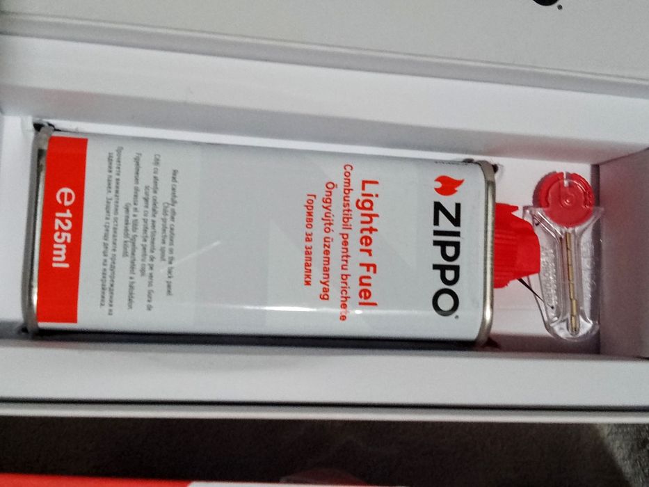 Brichetă Zippo made USA + combustibil, nouă, în cutie , vând/schimb