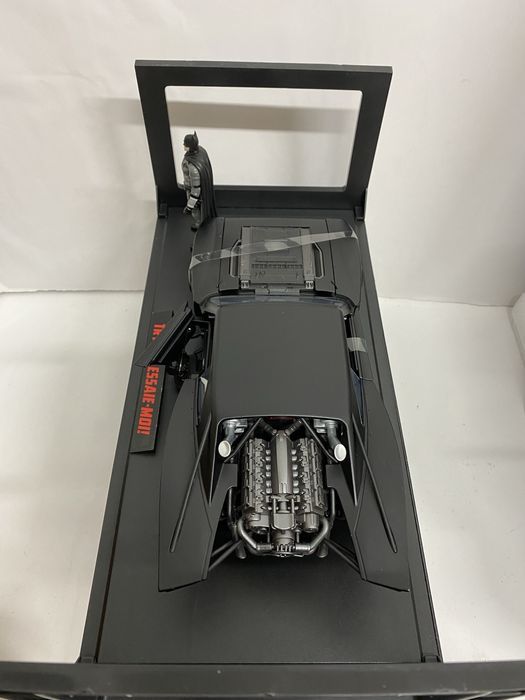 JADA TOYS BATMAN și BATMOBILE machetă auto scara 1:18 ( 30 cm)