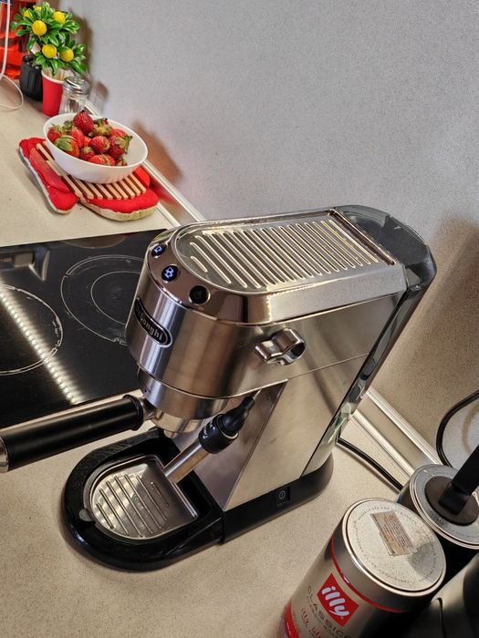 Еспресо машина De'Longhi Dedica EC680.M, 15 бара, Инокс