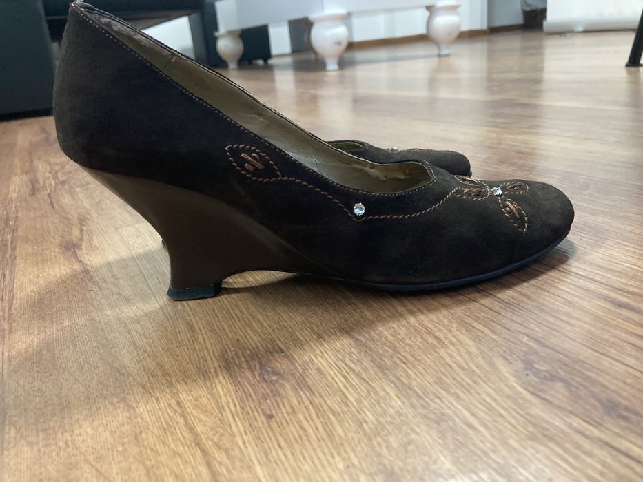 Pantofi piele intoarsa cu talpa inalta, eleganti, 38