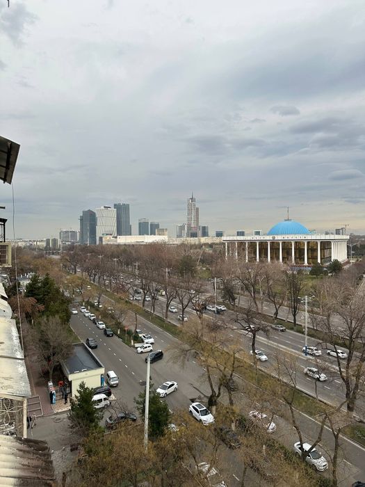 Сдаю! НОВАЯ 4-ком кв около метро  Миллий бог