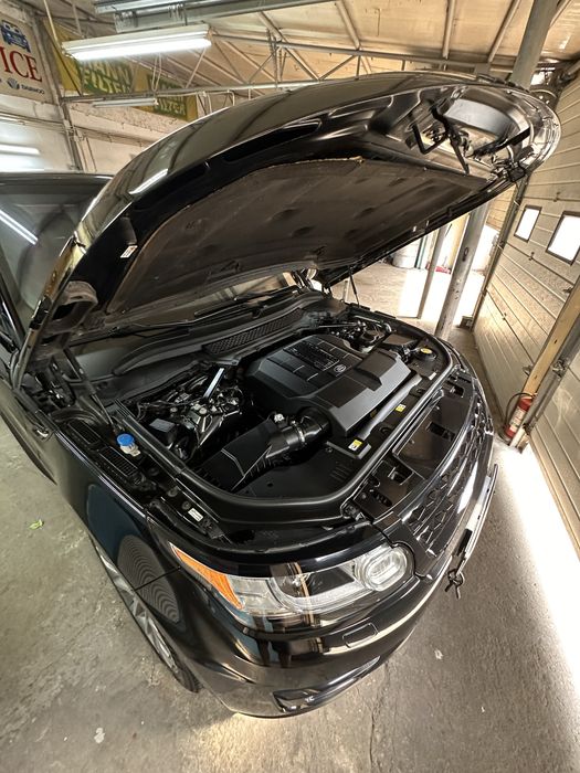 Curațare compartiment motor