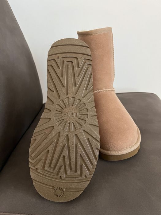 Нови Велурени апрески UGG Classic