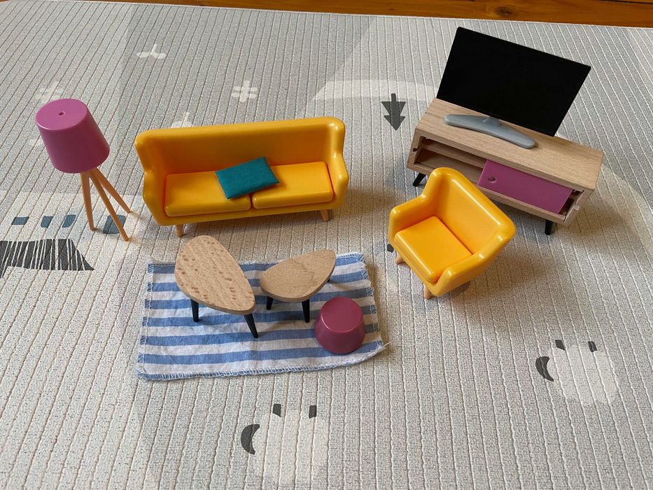 Детска дървена къща за кукли с мебели