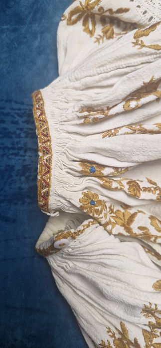 Costum popular  vechi cusut cu mătase