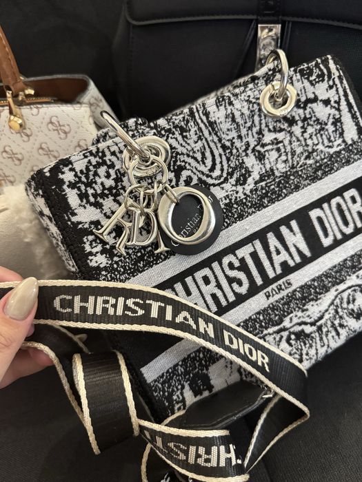 Дамски чанти на симвоилични цени