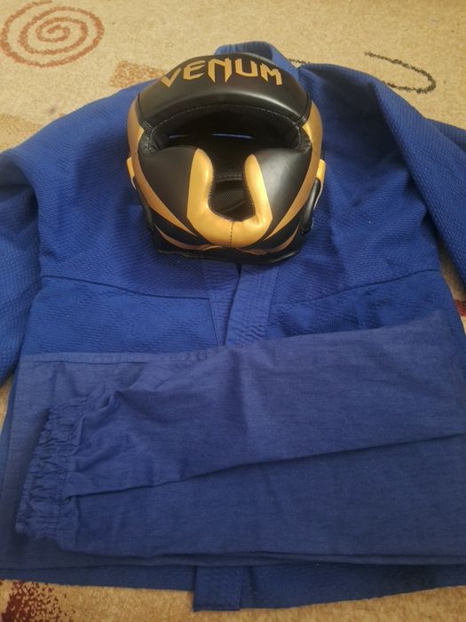 Спортивный костюм