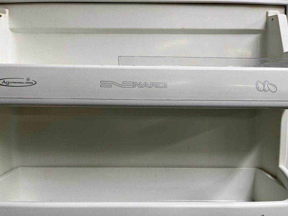 Хладилник с фризер за вграждане