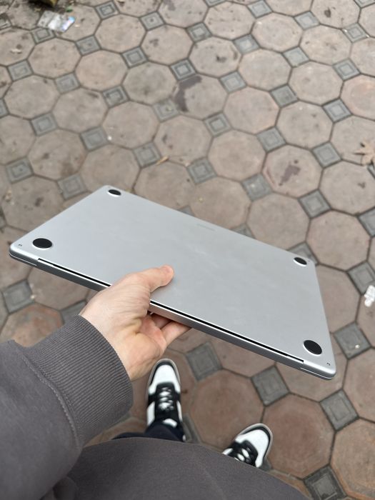 Macbook air m2 15-inch 10-GPU 8/256 quvati 50 soatgacha full kompket