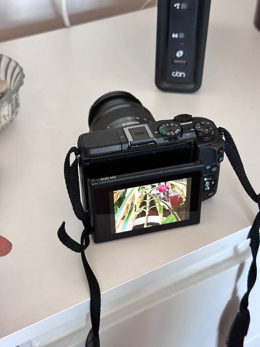 Canon M3 mirrores camera. WiFi and touchscreen