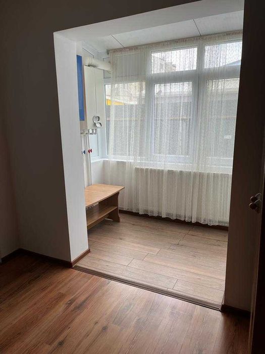 Inchiriez apartament o camera M6