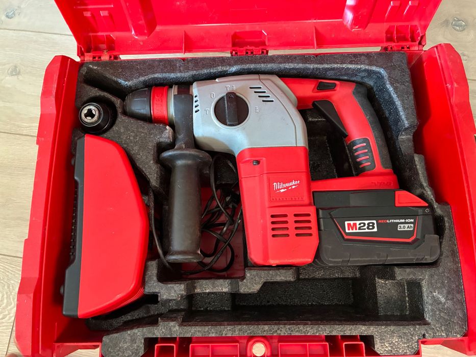 Акумулаторен Перфоратор Milwaukee 28V