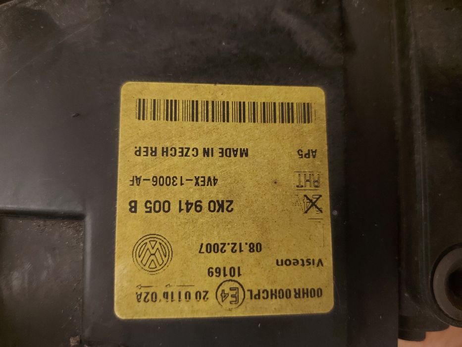 Ляв Оригинален фар  за Фолксваген Кади 2004- 2010г