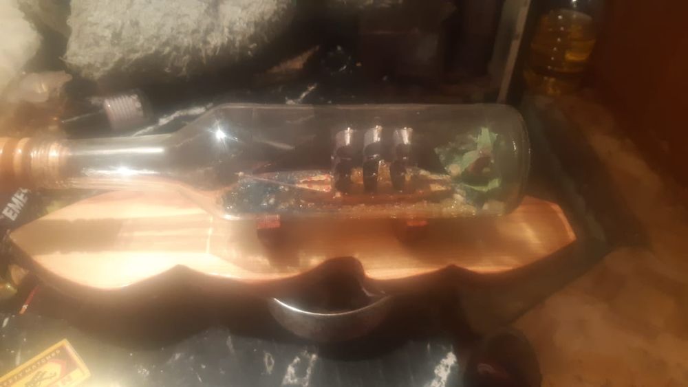 Корабль в стеклянной бутылки