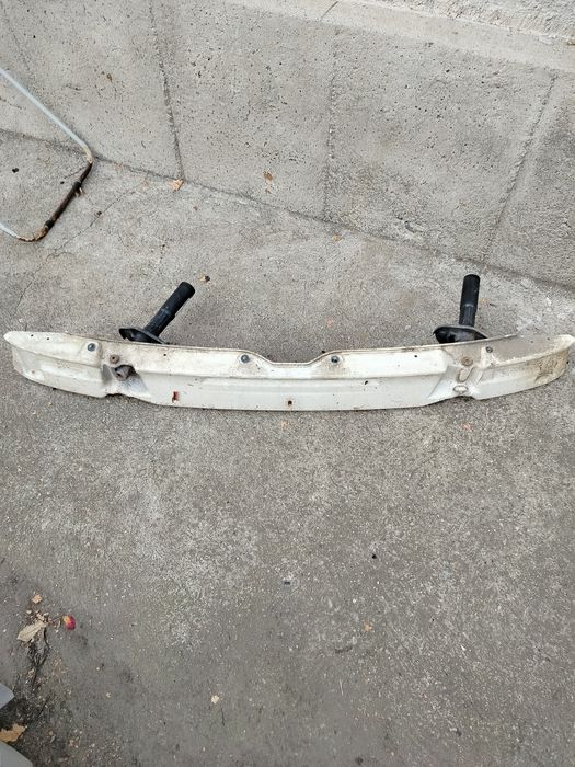 Греда задна броня и буфери за е46