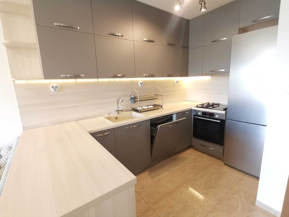 Дава се под наем Тристаен апартамент в София, Витоша - 98 кв.м за 612 € - Снимка #2